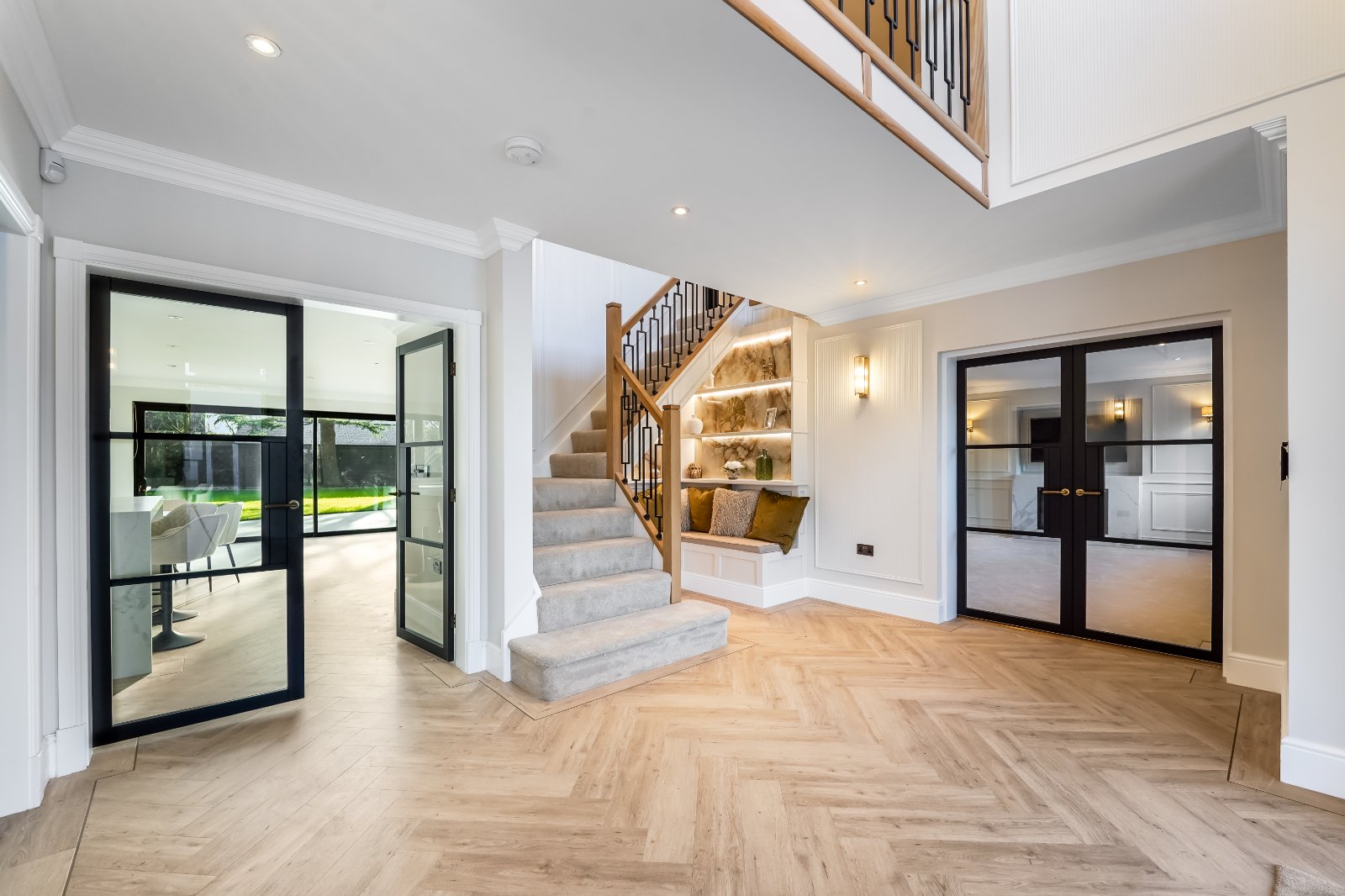 6 bedroom detached house for sale 0