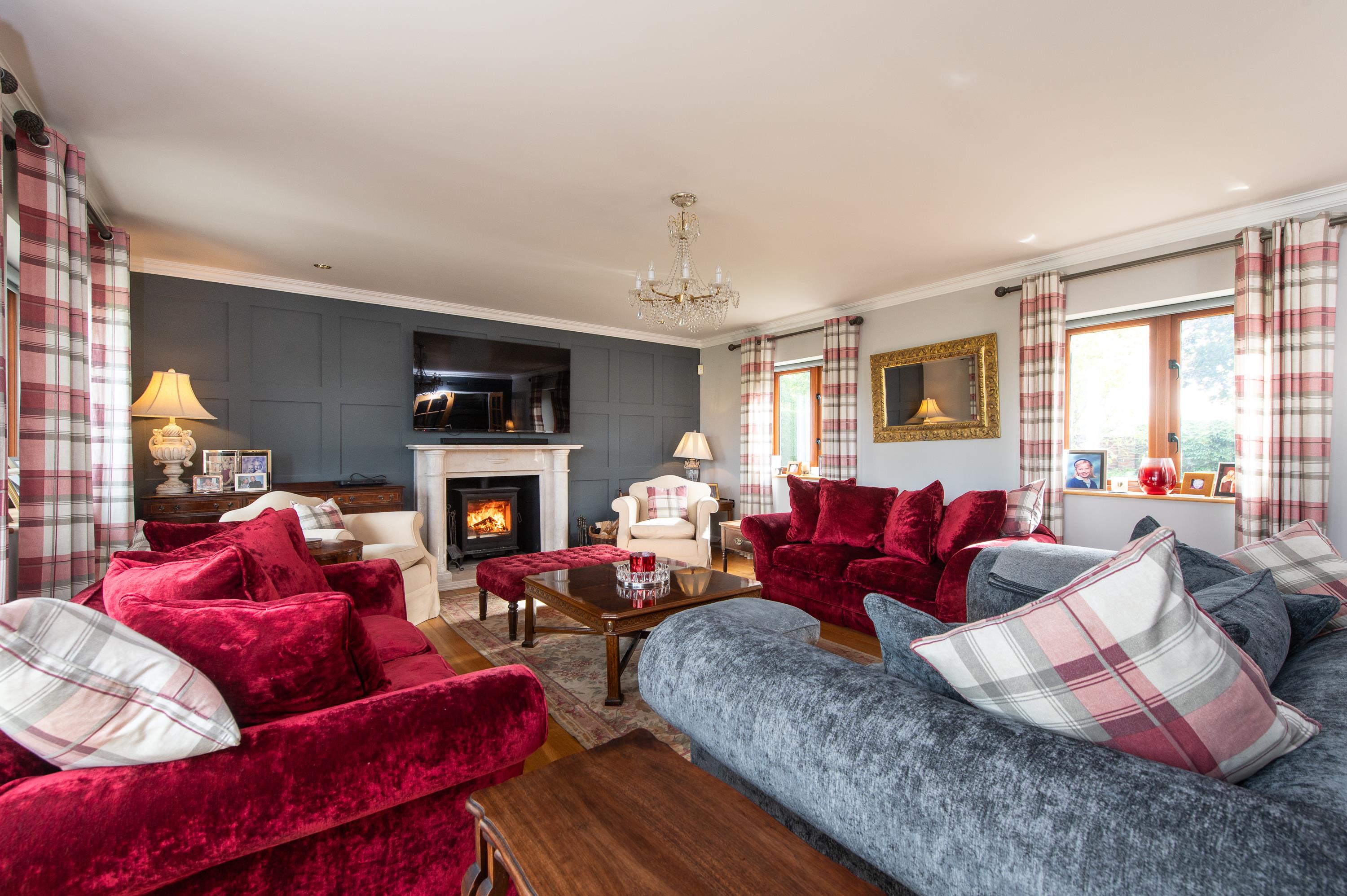 5 bedroom detached house for sale 0