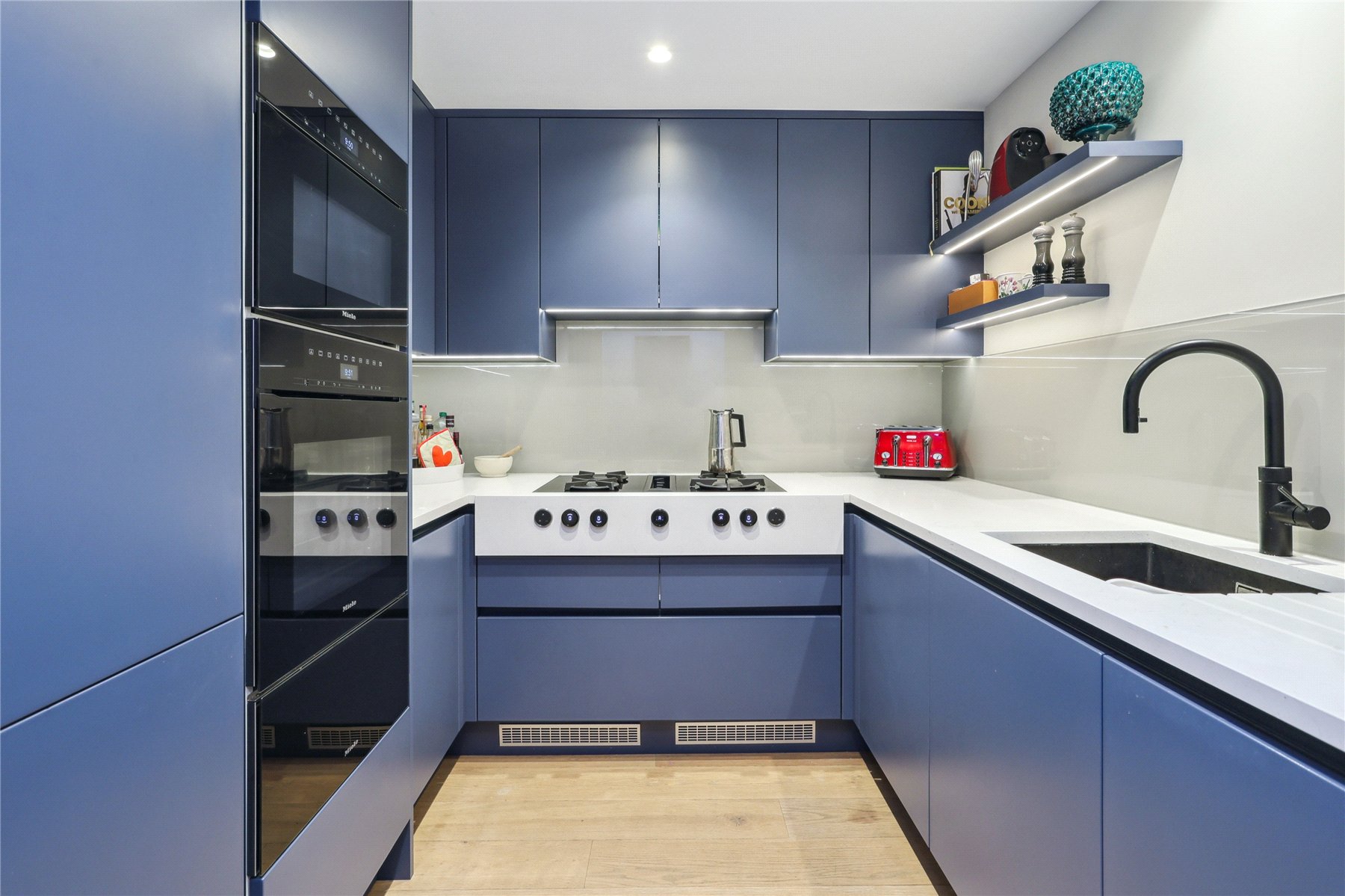 2 bedroom flat for sale 0