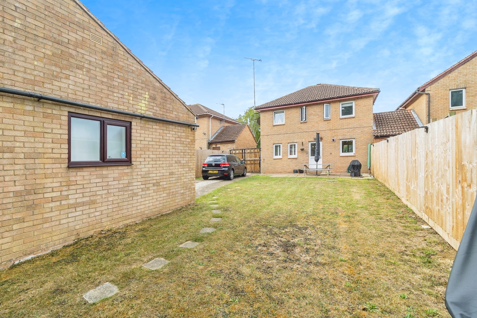 23, Quantock Crescent, Milton Keynes photo 4