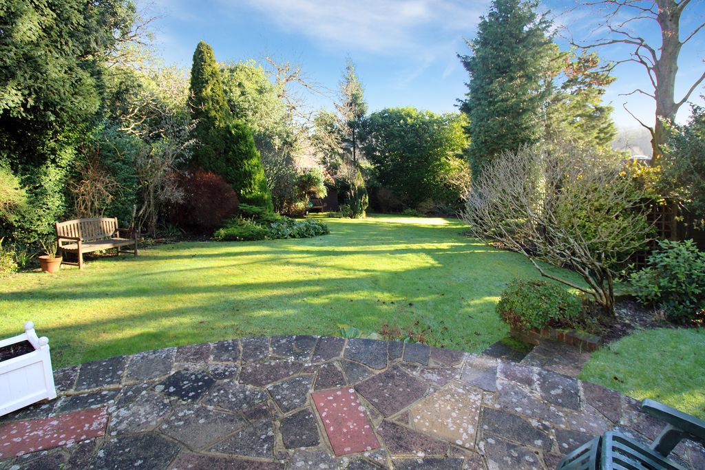 5 bedroom detached house for sale 0