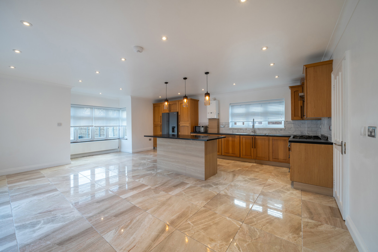 5 bedroom detached house for sale 0