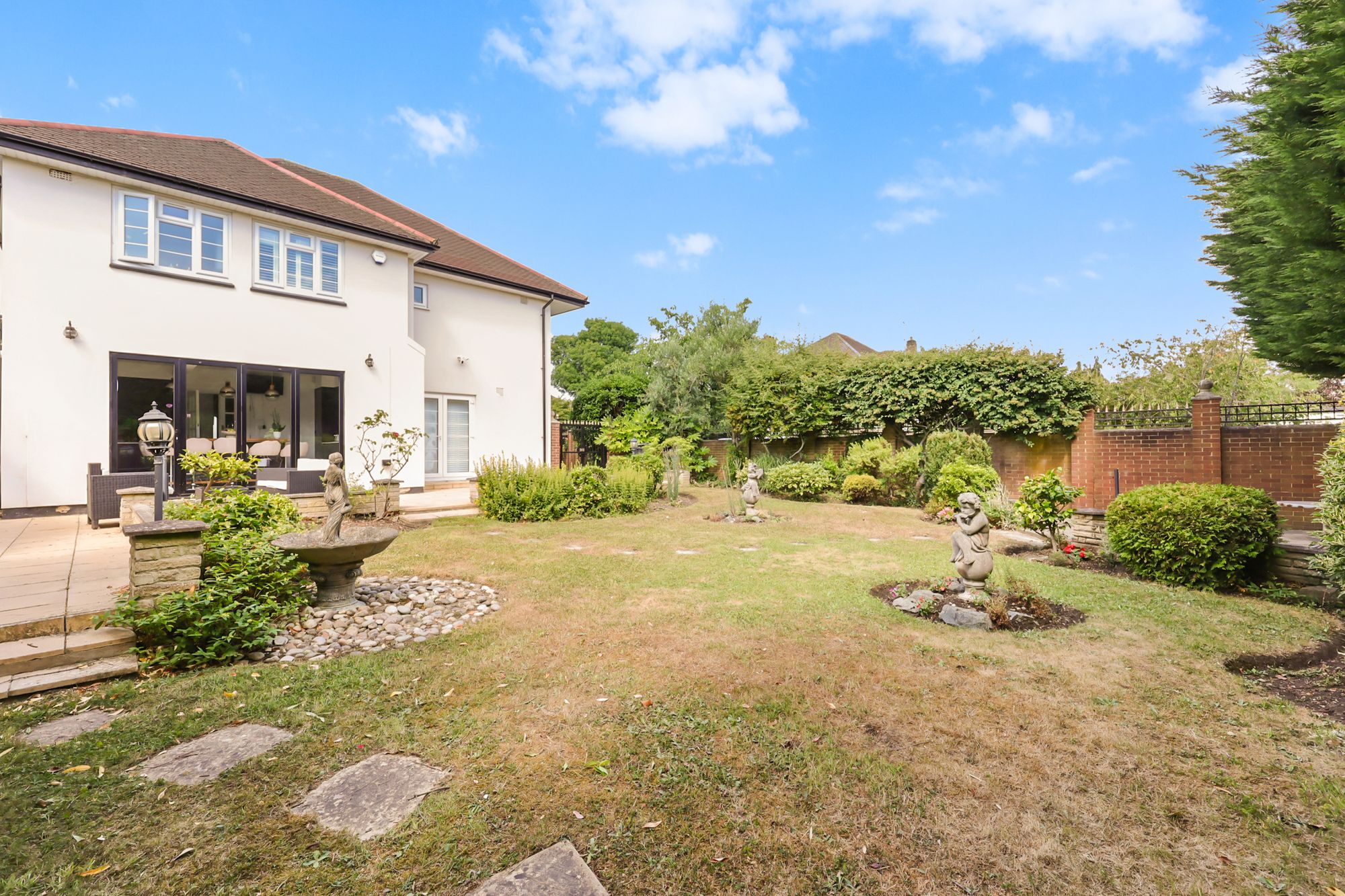 4 bedroom detached house for sale 0