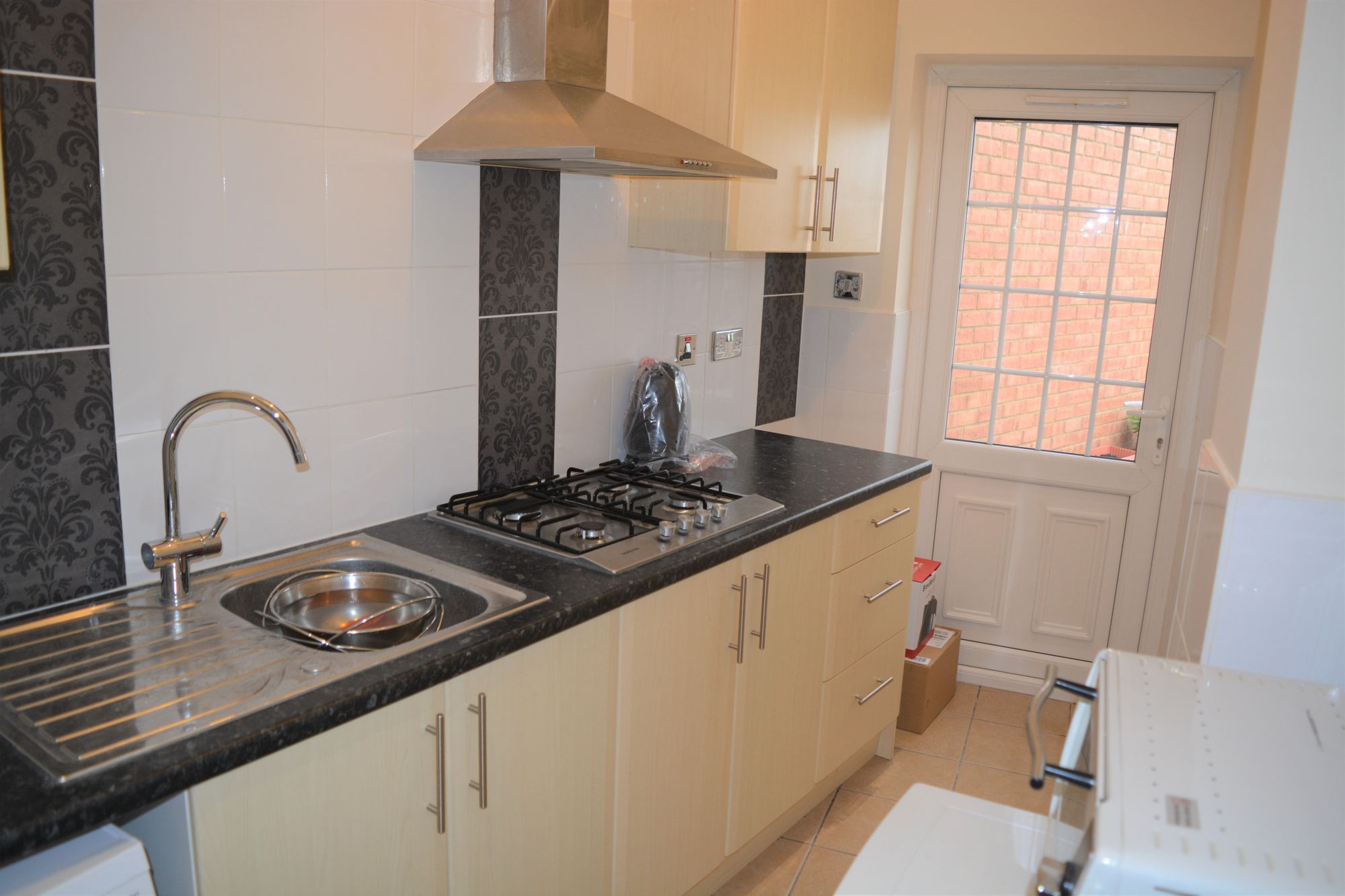 140 Deans Lane, Edgware photo 5