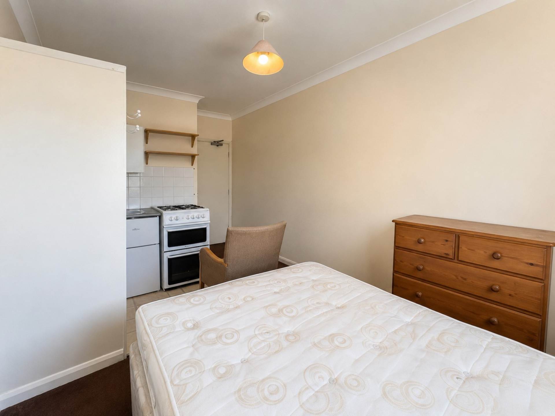 Flat 4, High Town Road, Luton photo 2