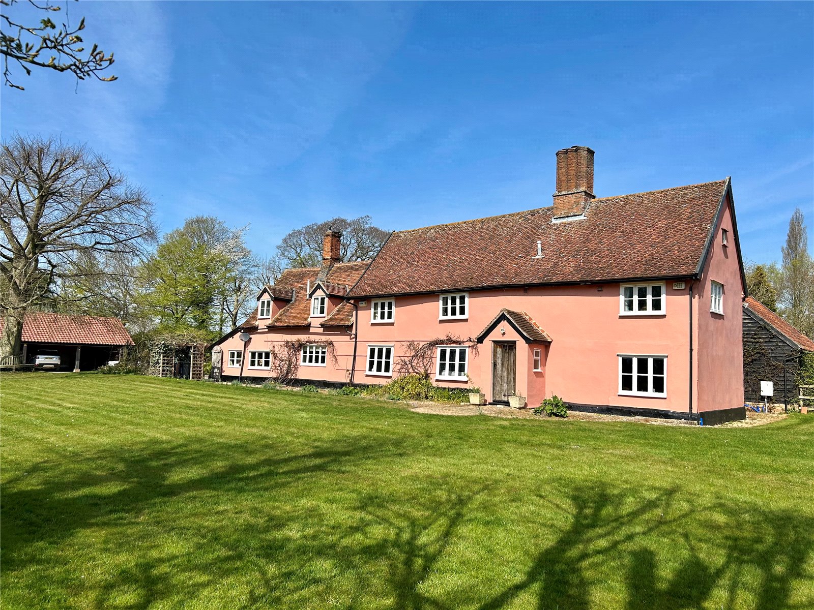 5 bedroom detached house for sale 0