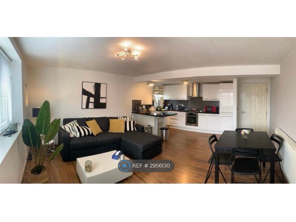 Flat, Lions Court Rishton Lane, Bolton photo 4