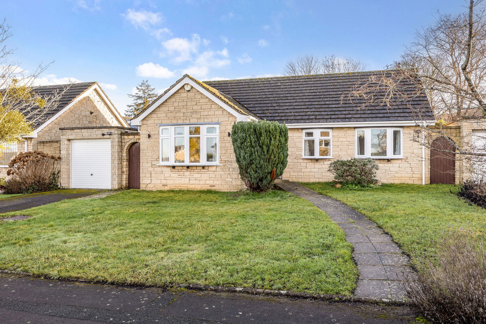 6, Gable Point, Cheltenham photo 2