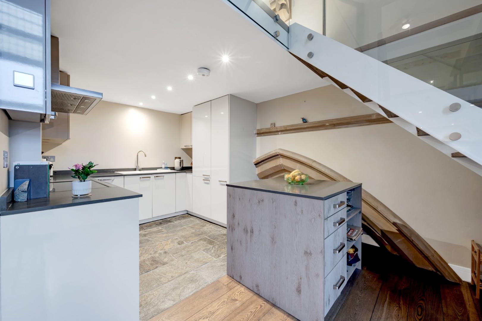 2 bedroom flat for sale 0