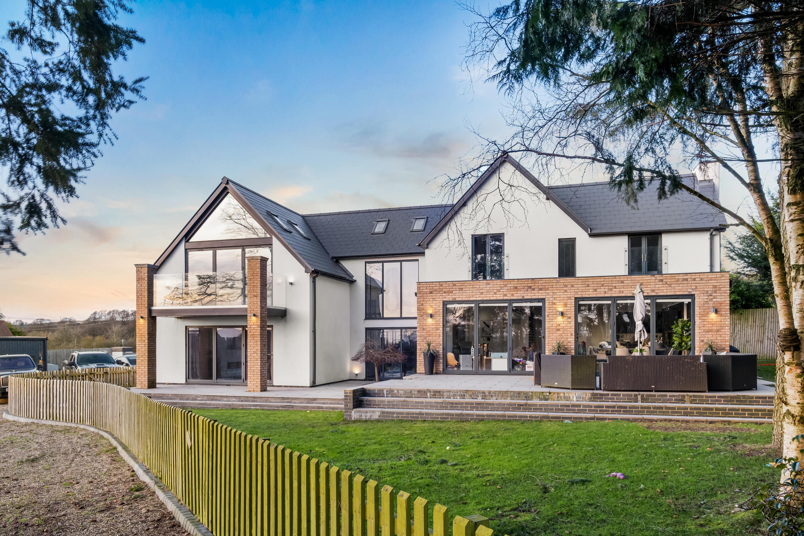 5 bedroom end terrace house for sale