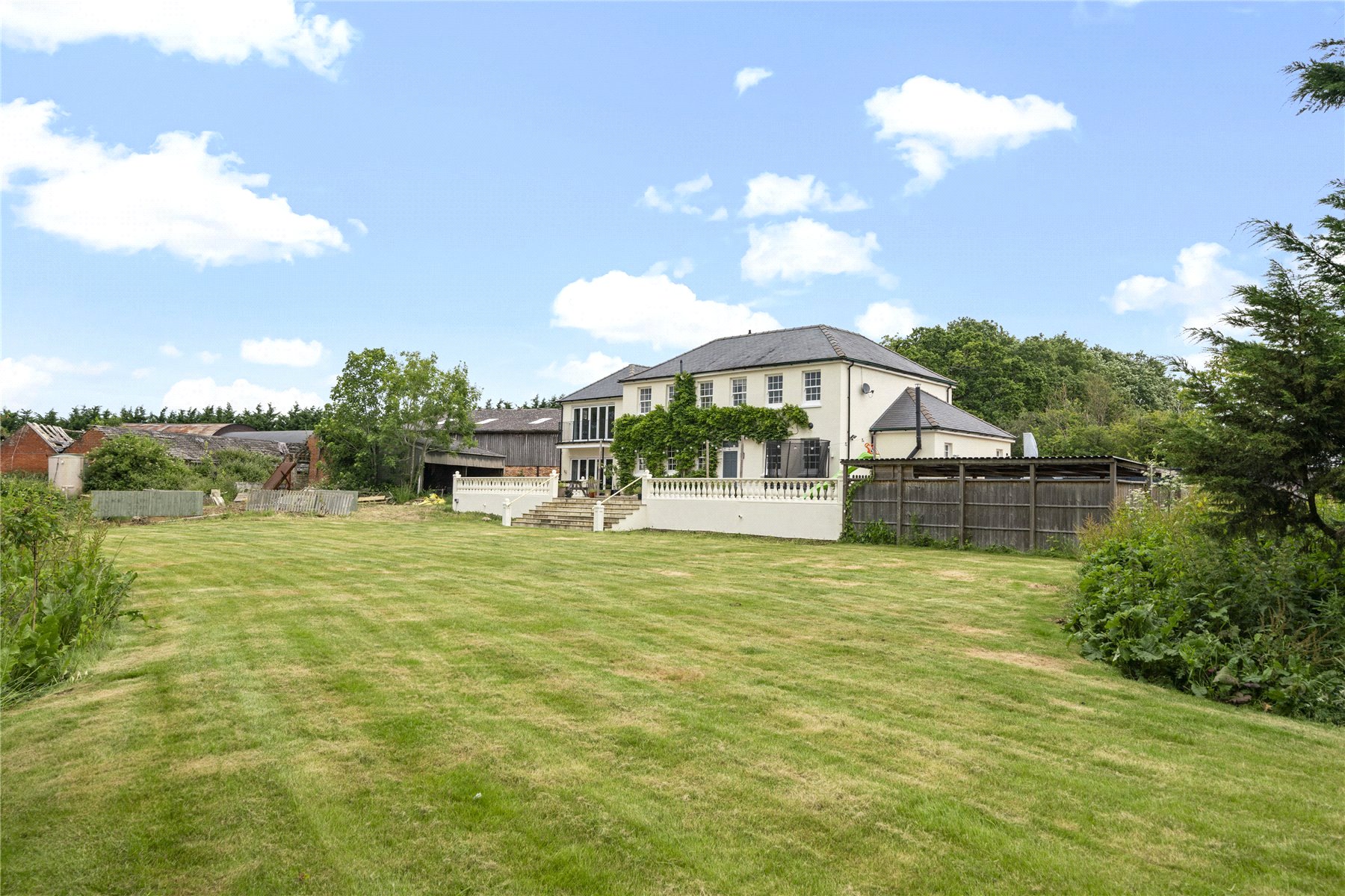 5 bedroom detached house for sale 0