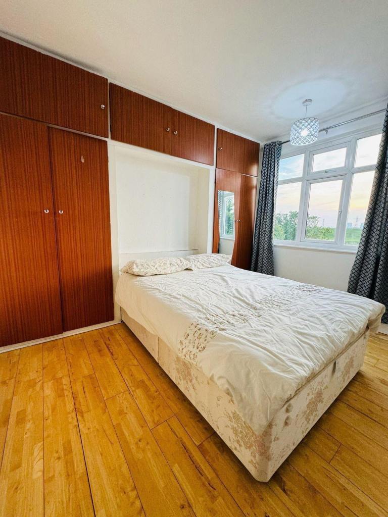 Waltham Way, Chingford photo 4