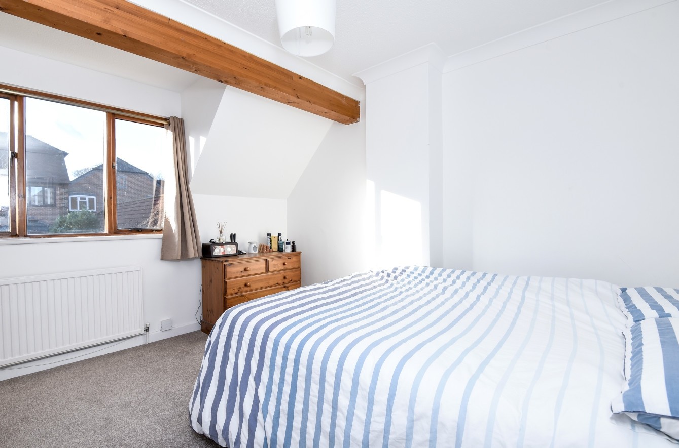 Free property report 11 Selham Close, Chichester, PO19 5BZ Chimnie