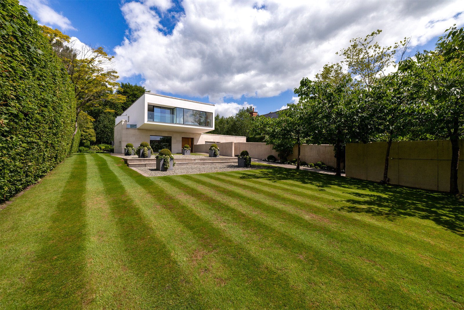 4 bedroom detached house for sale 0