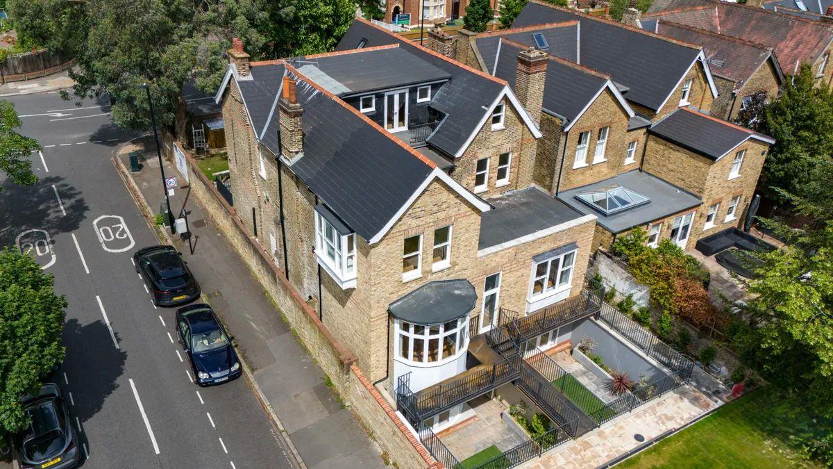5 bedroom detached house for sale in Richmond