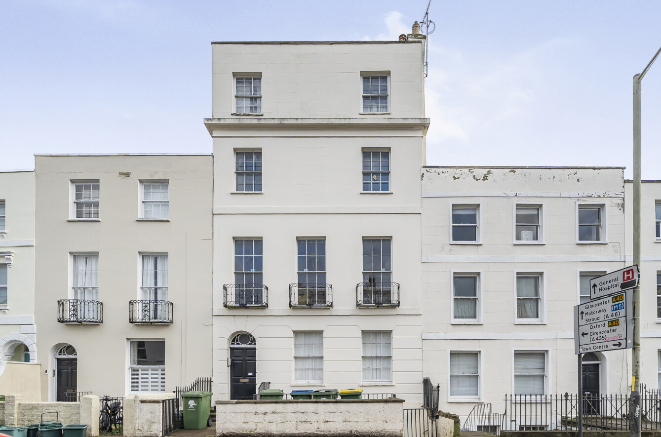 2-bed flat on 29a,, Hewlett Road, Gloucestershire, £190,000