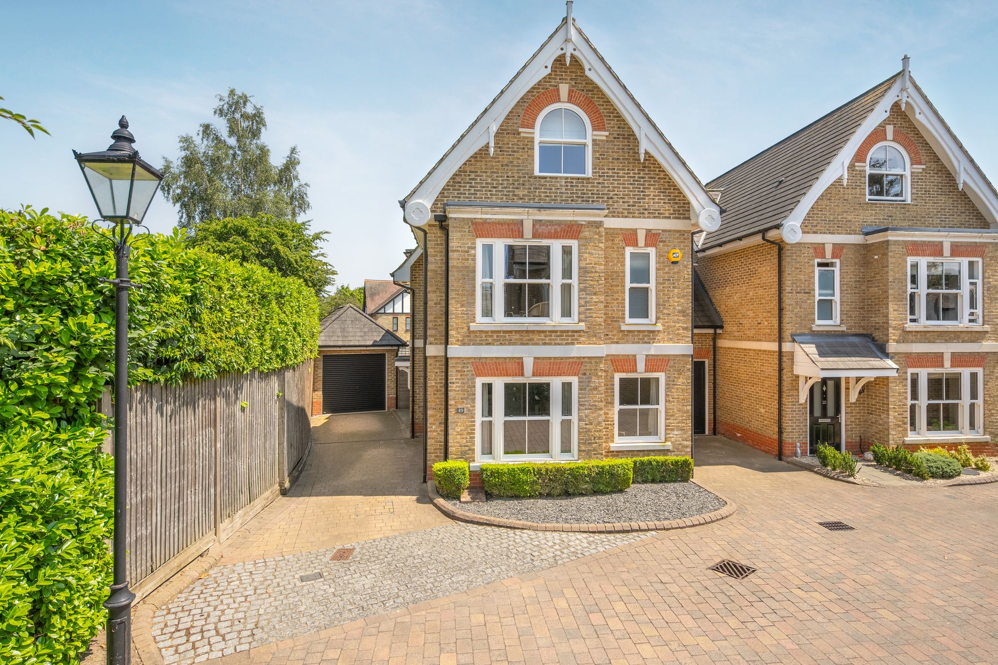 3 bedroom terraced house for sale in London