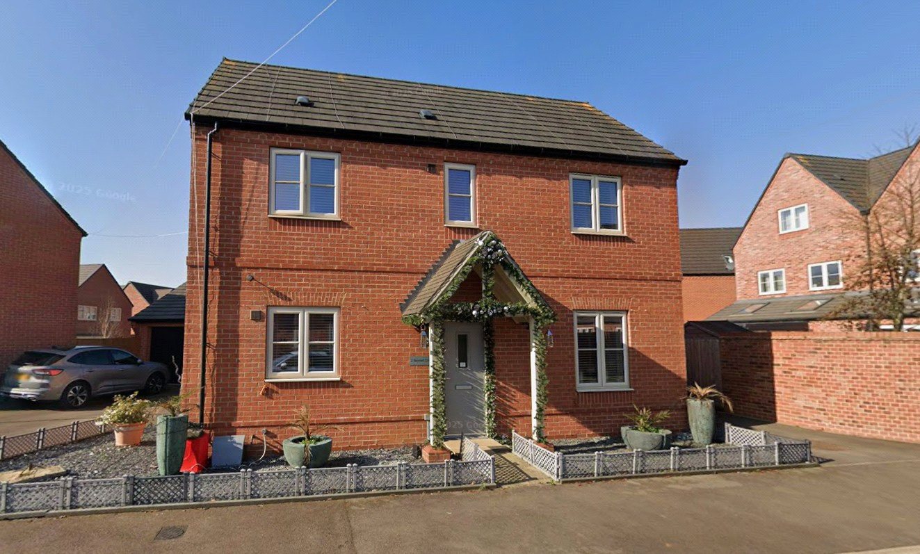 2, 2, Bennett Drive, Banbury photo 2