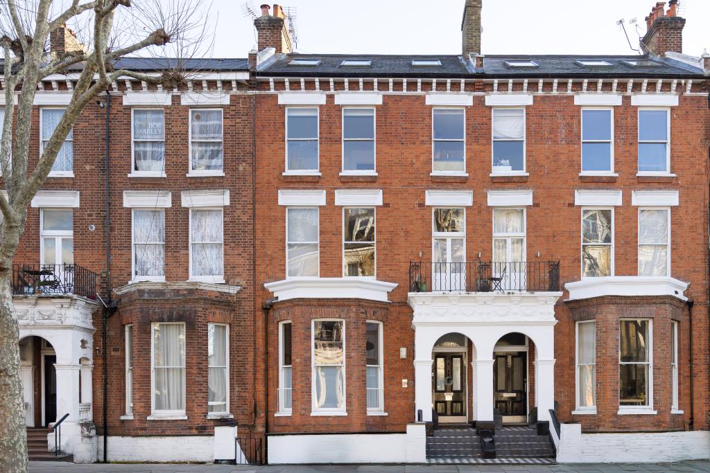 4 bedroom terraced house for sale in London