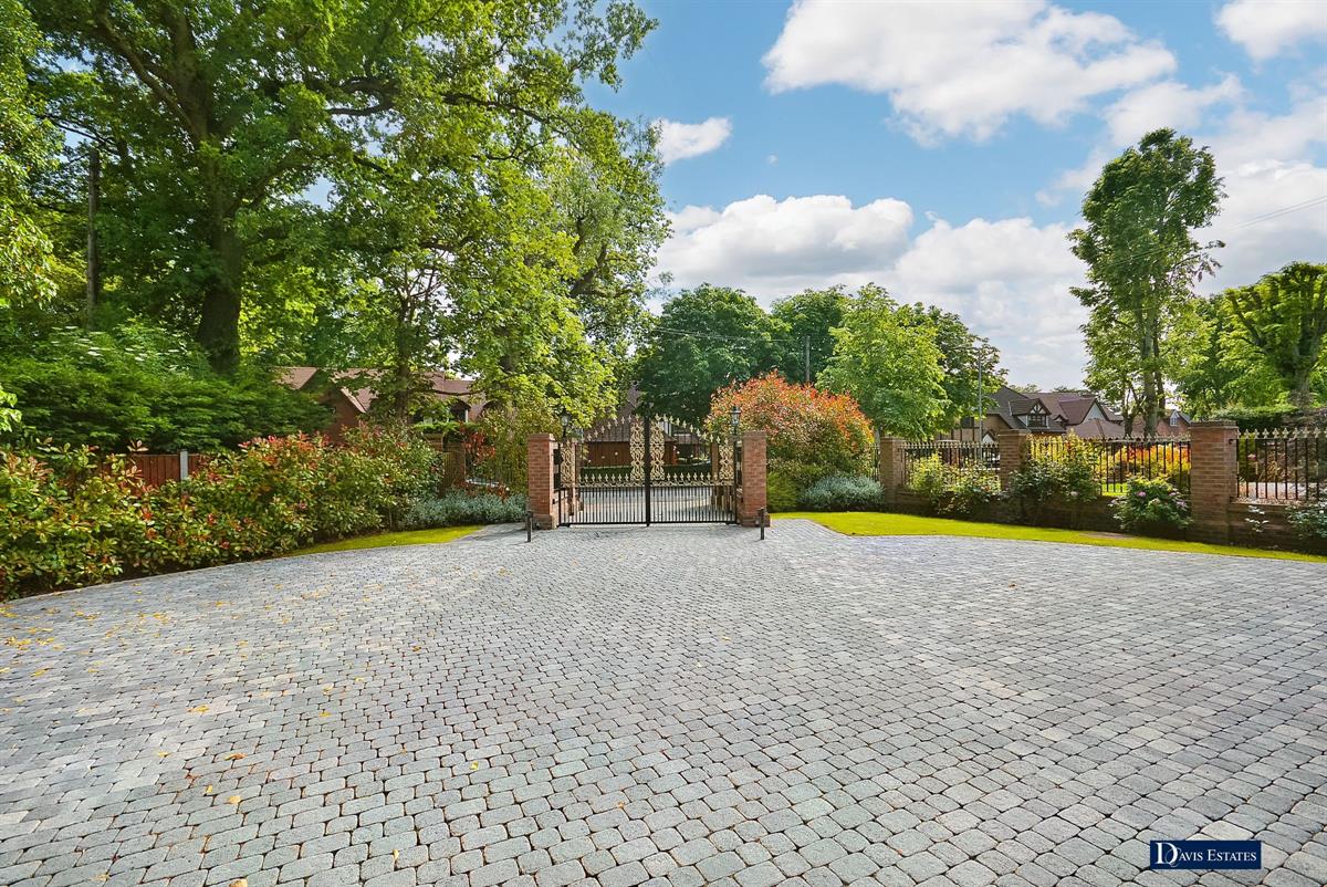 Photos of Woodlands Avenue, Emerson Park, Hornchurch RM11 61631051