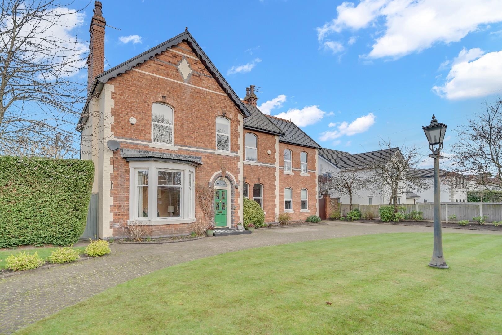 Best Coastal Towns to Buy Property in the UK