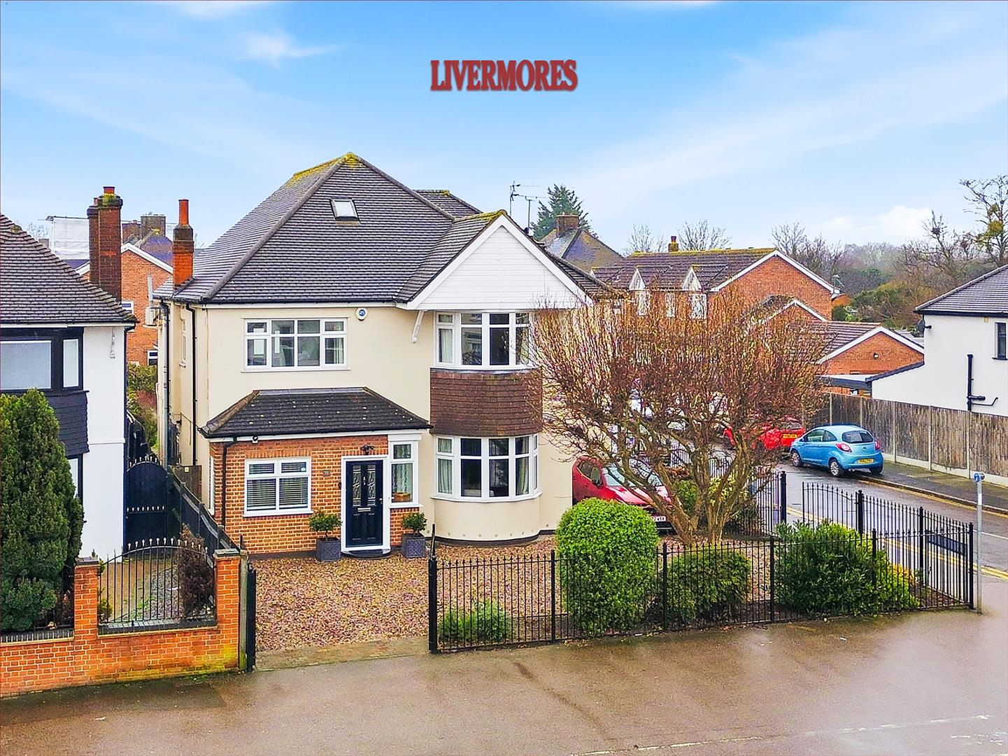 6 bedroom detached house for sale 0
