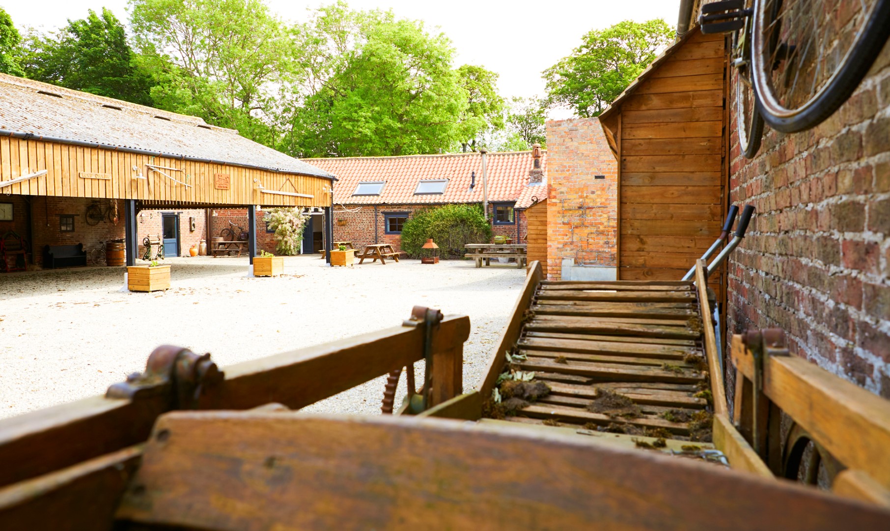 6 bedroom detached house for sale 0