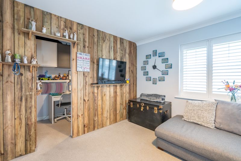 6, Stoney Meadow, Chichester photo 3