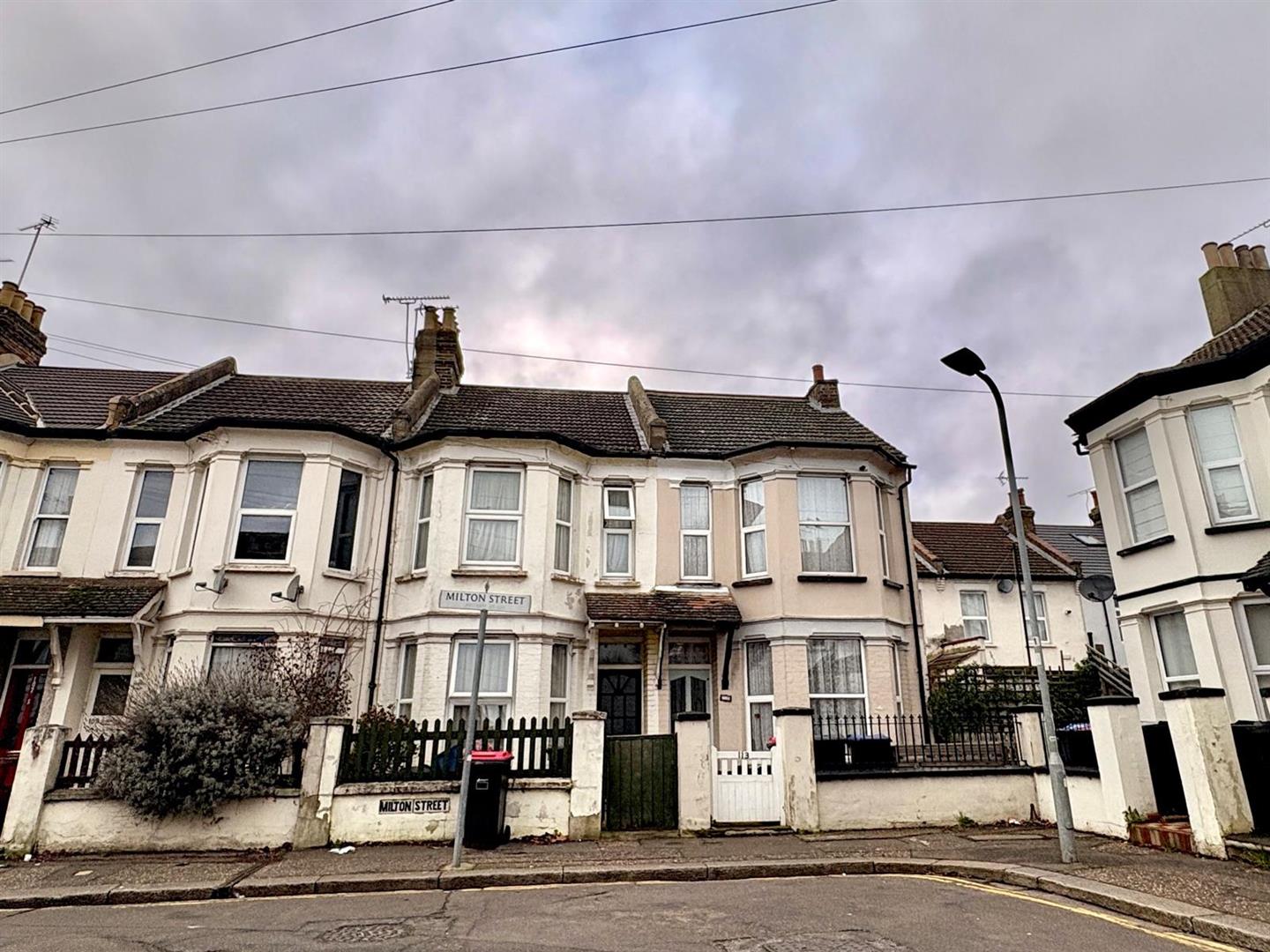 Room 5, 111, Milton, Southend-On-Sea photo 3