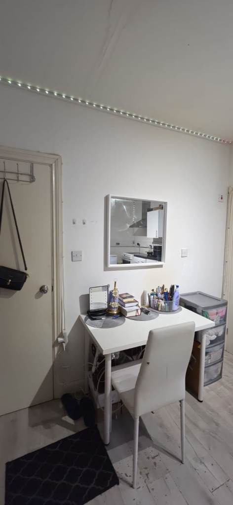 23, Manor Park, London photo 4