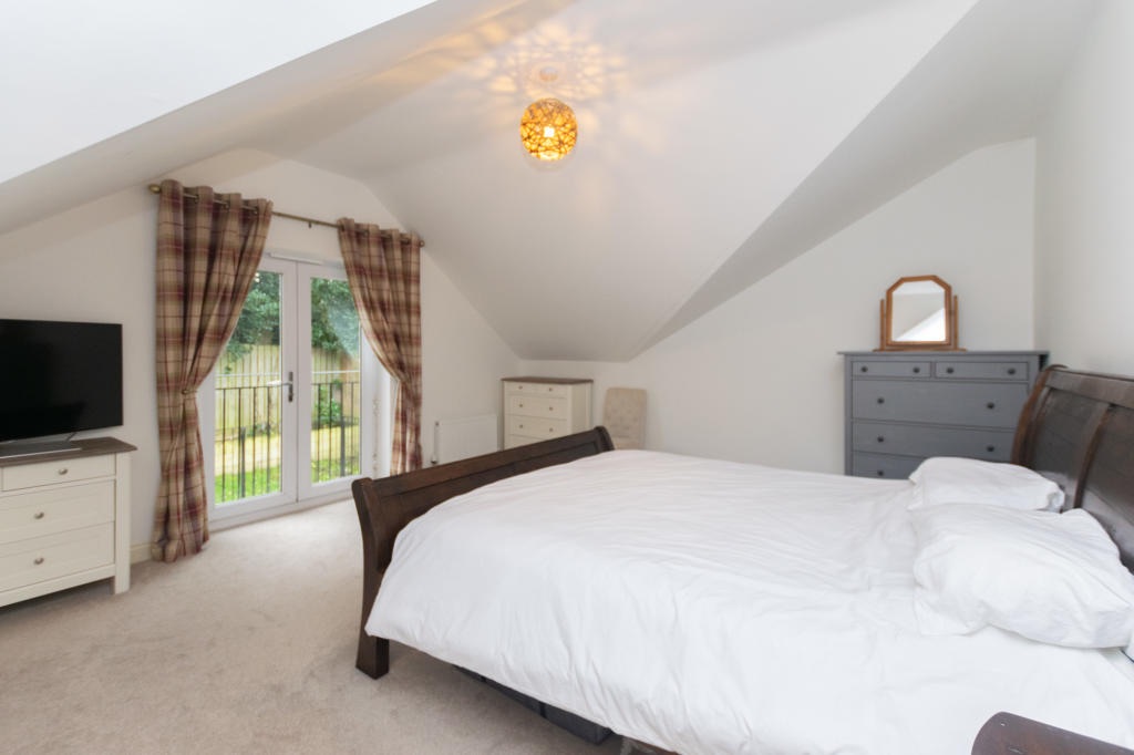 3 Hampton Close, Borehamwood photo 5
