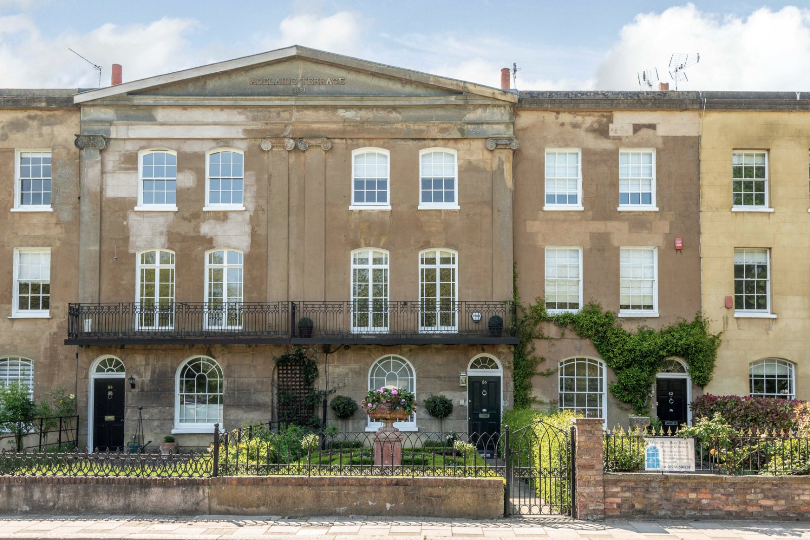 3 bedroom terraced house for sale in Twickenham