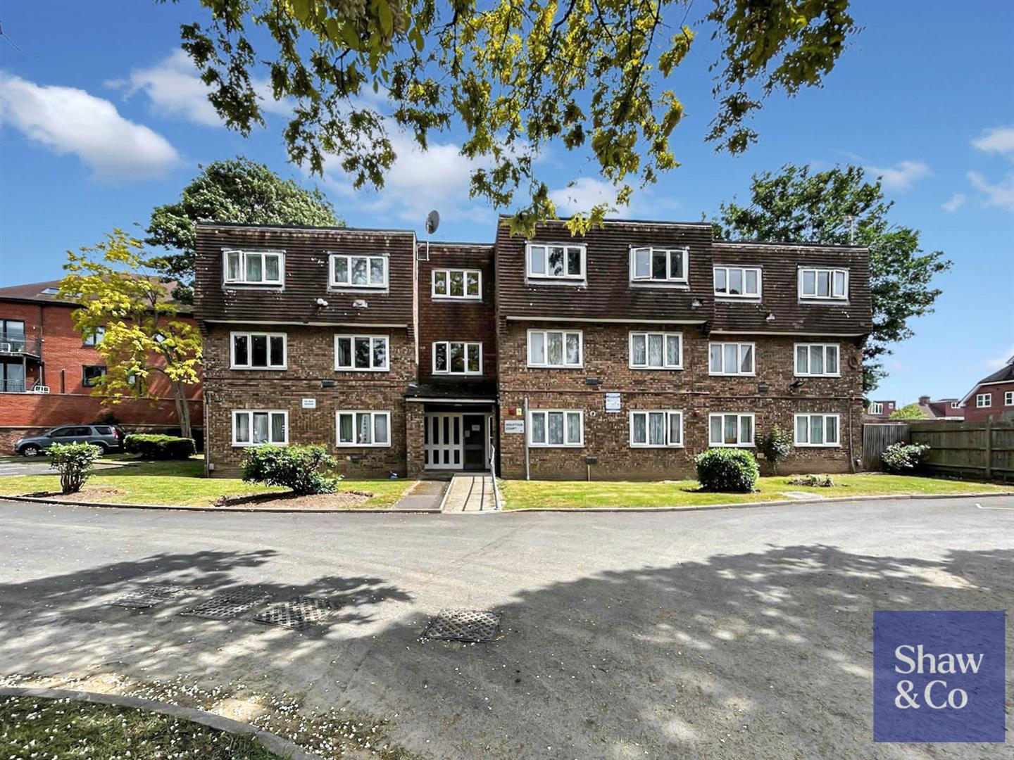 12, Houstoun Court, Hounslow photo 2