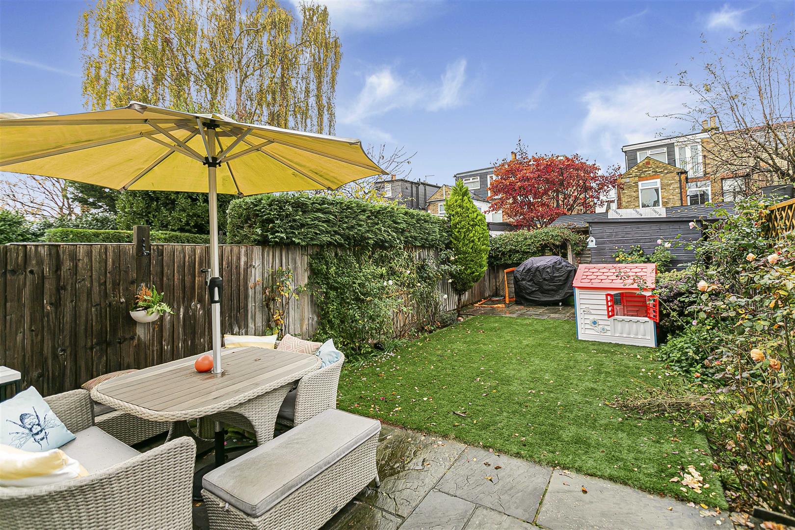 4 bedroom semi-detached house for sale 0