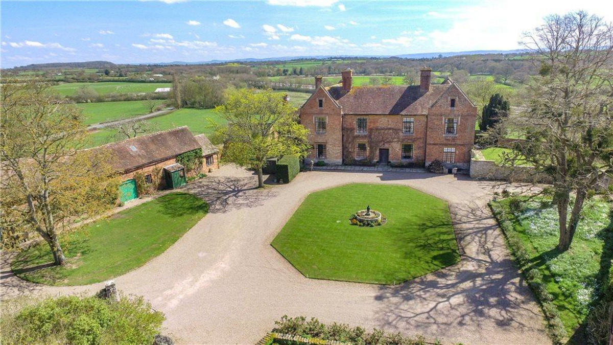 7 bedroom country house for sale 0