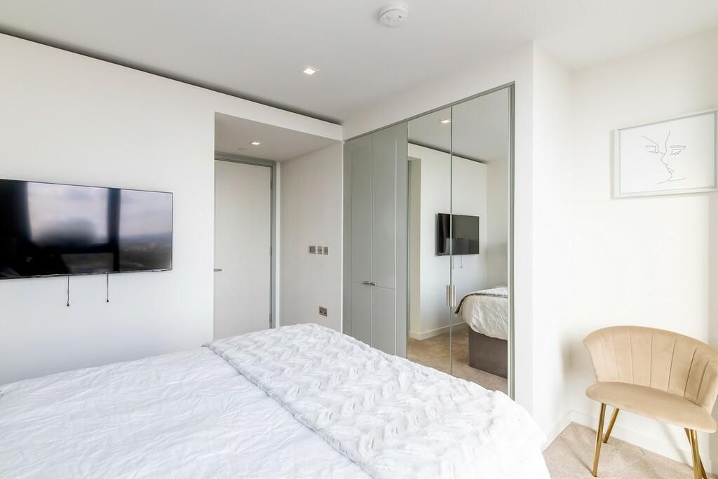 Flat 202, Willow House, 8 River Barge Close, London photo 5