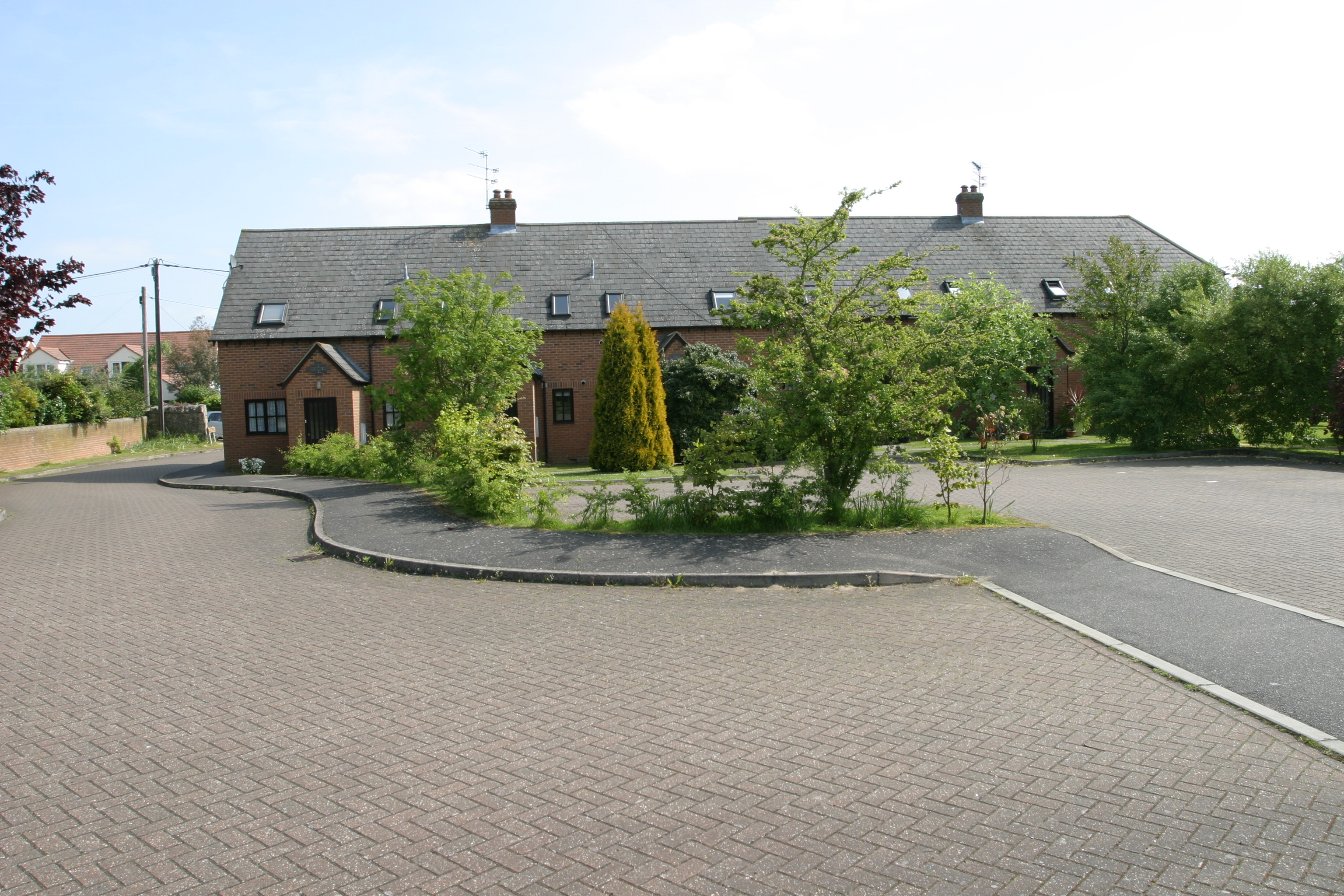 -, Poplars Close, Stone photo 4