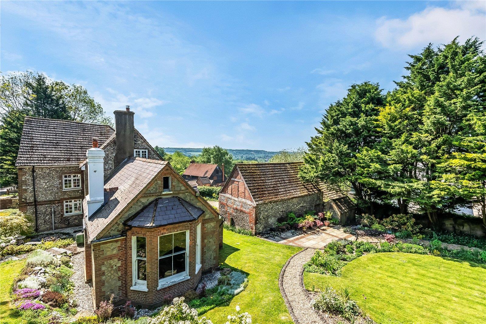 6 bedroom detached house for sale 0