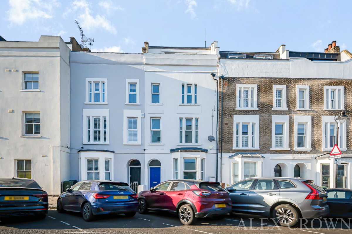 2 bedroom flat for sale in London