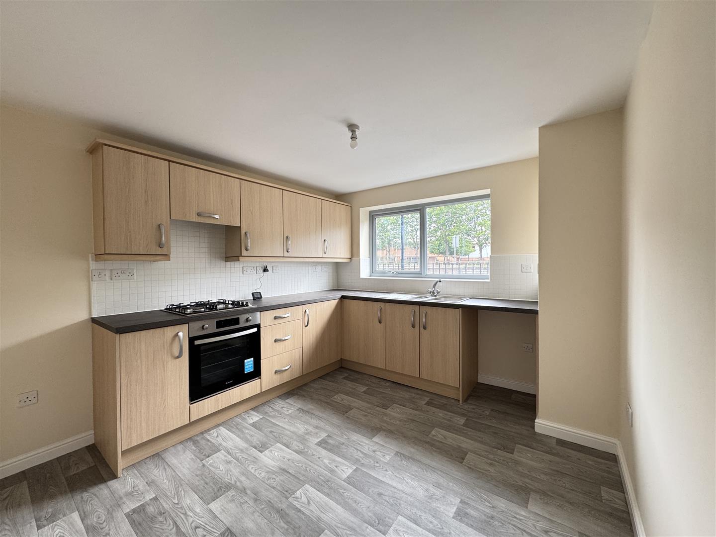 45, Falconwood Way, Manchester photo 4