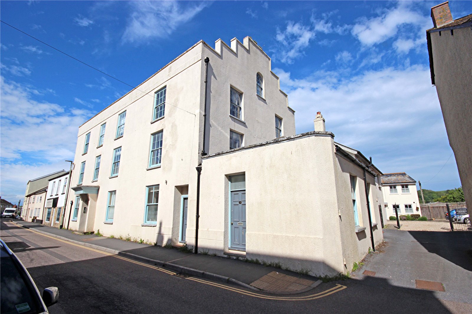 2-bed flat on 5, De La Pole Court, Devon, £225,000