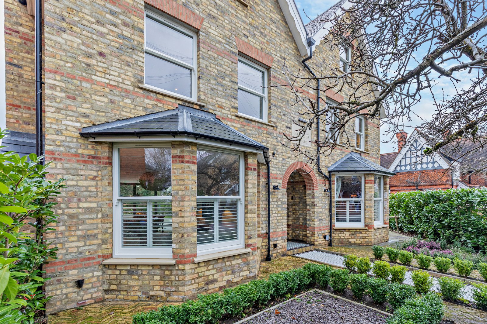 6 bedroom detached house for sale 0