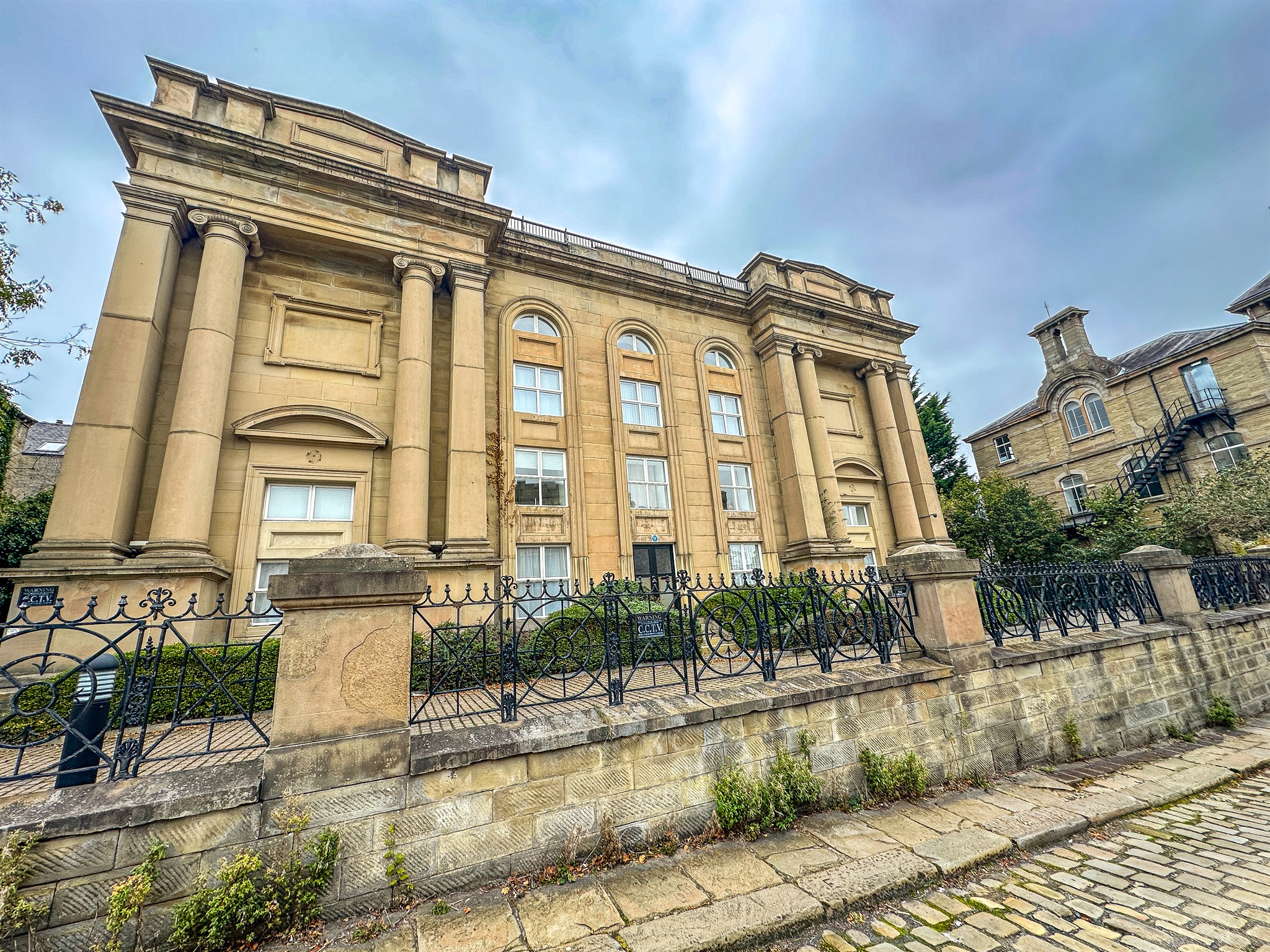 2-bed flat on 11, Highfields Court, Highfields Road, Huddersfield, £75,000