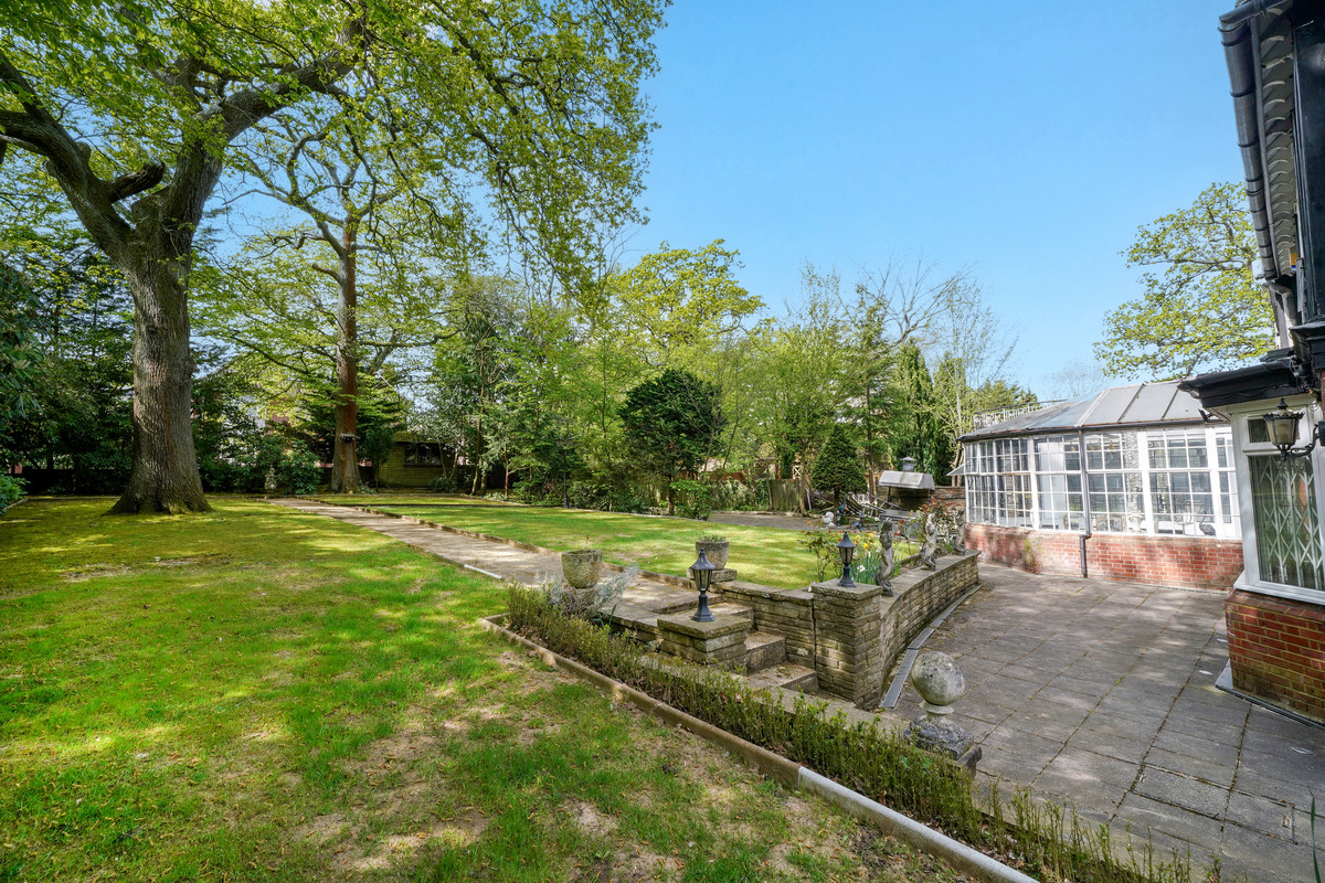 5 bedroom detached house for sale 0