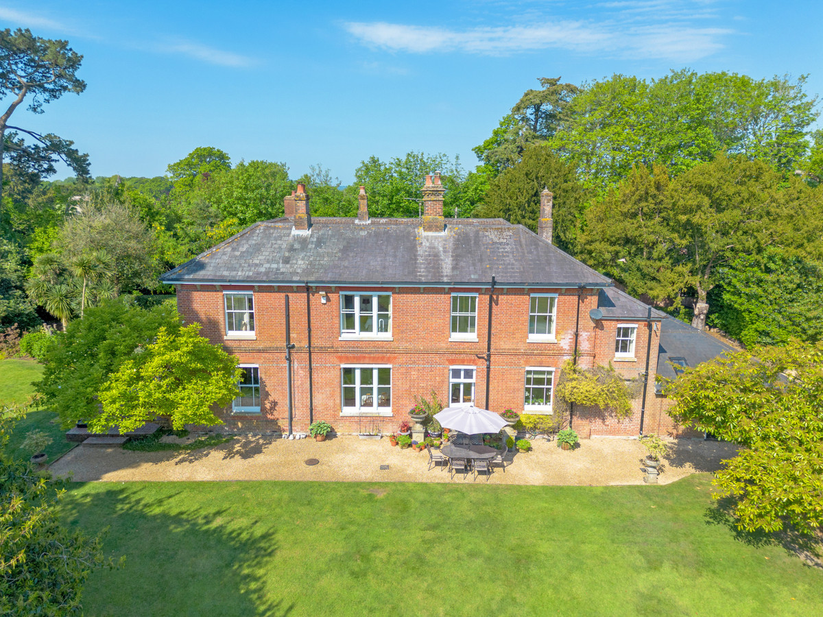 5 bedroom detached house for sale 0