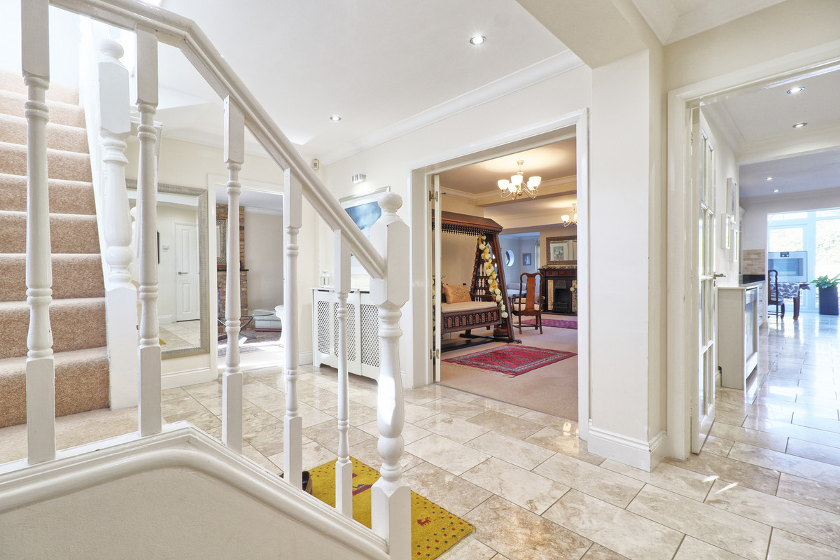 5 bedroom detached house for sale 0