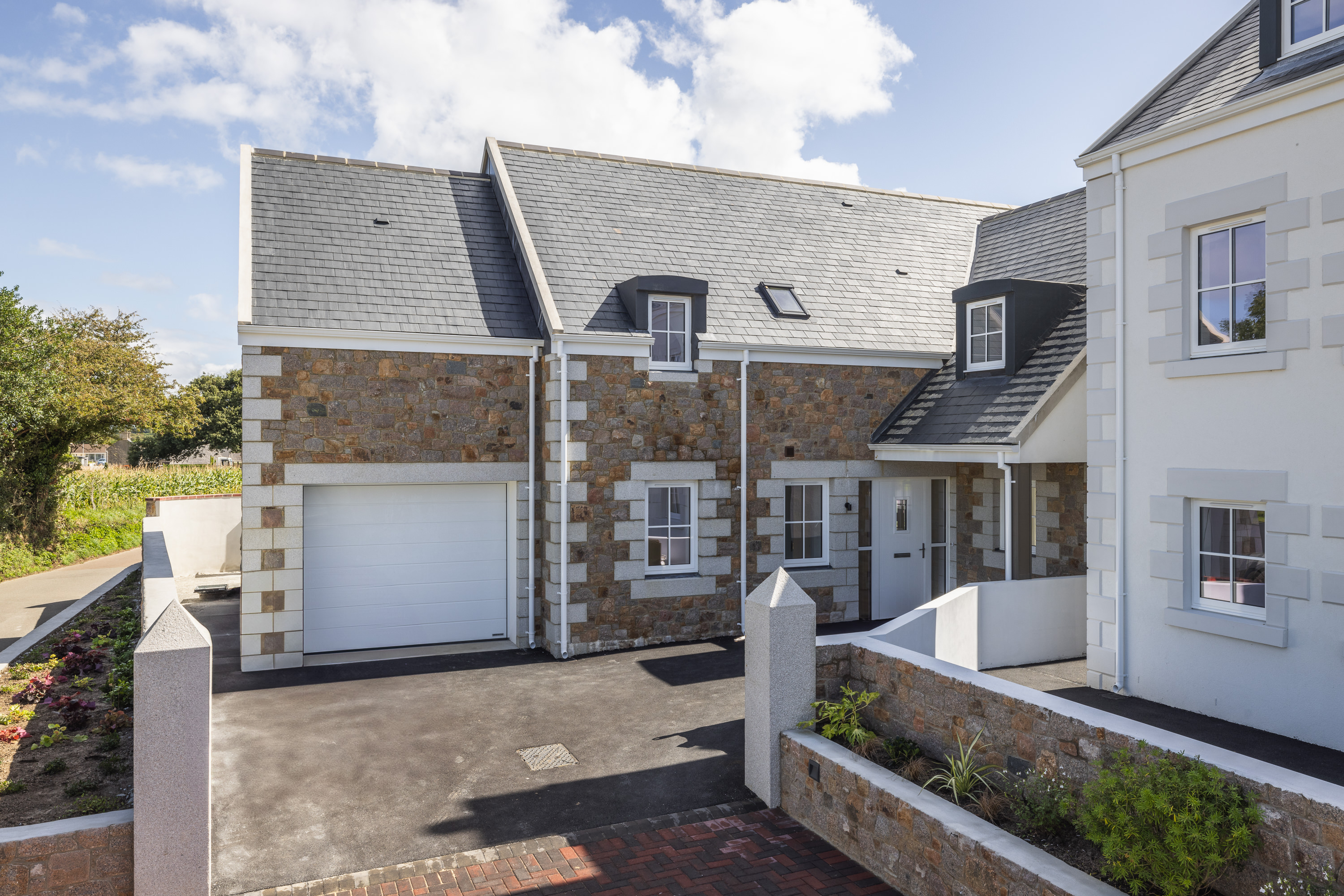 4 bedroom detached house for sale 0