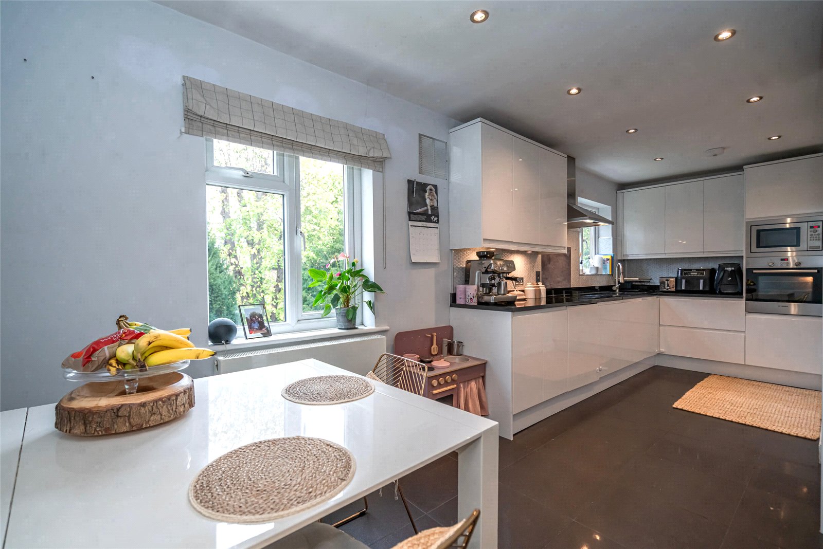 4 bedroom maisonette for sale 0