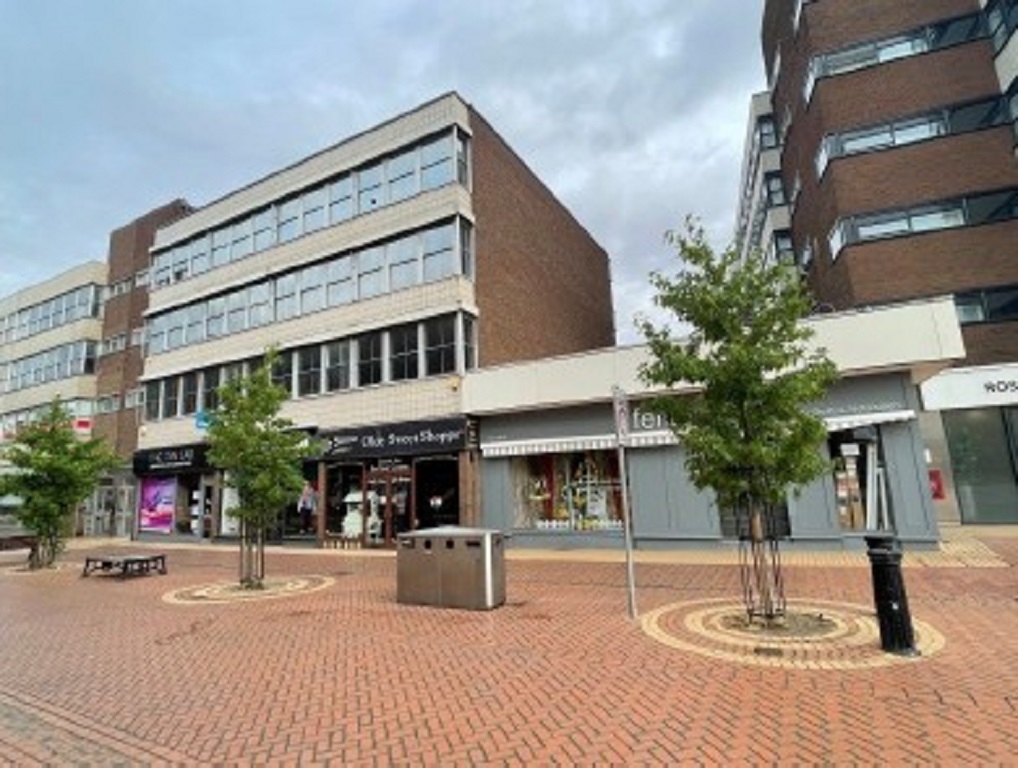 3 bedroom detached house for sale in Guildford