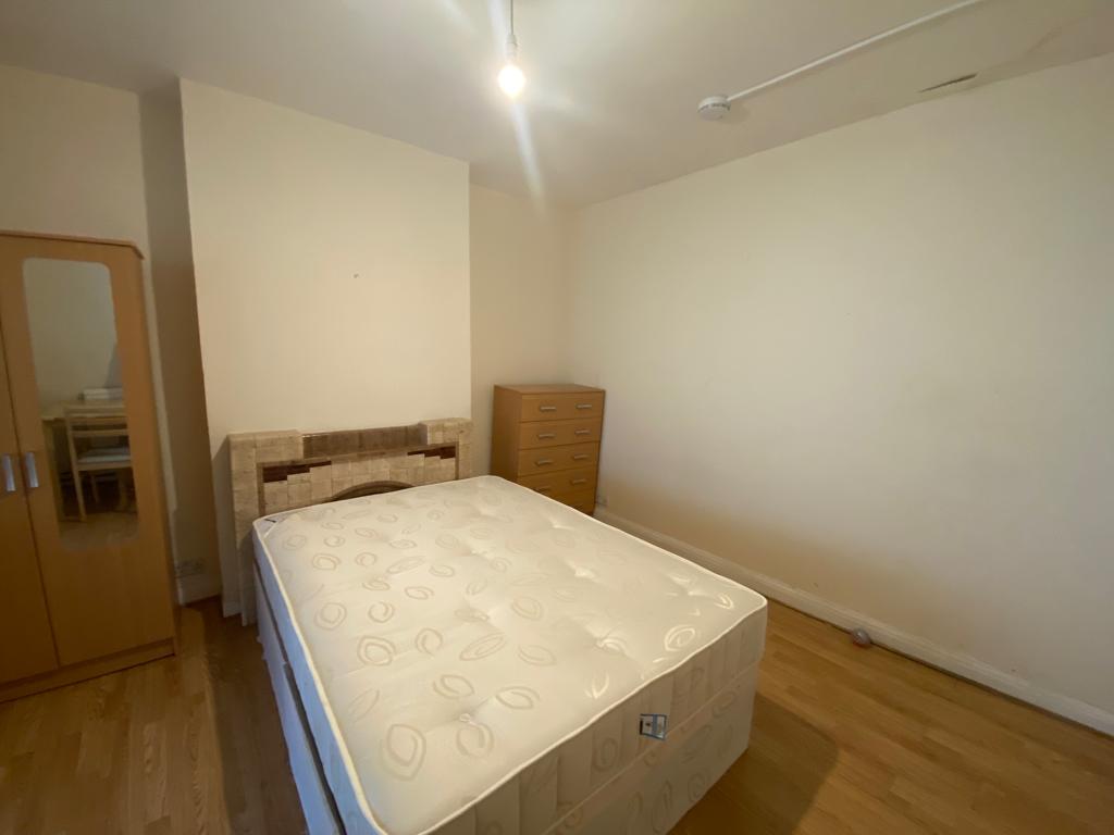 Half Acre Road, Hanwell photo 4